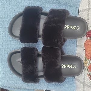 Mudd faux fur strap slide